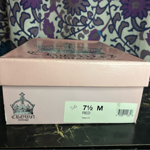 Crown Vintage Tess Red size 7.5 Velvet Pumps Heels - Picture 8 of 8